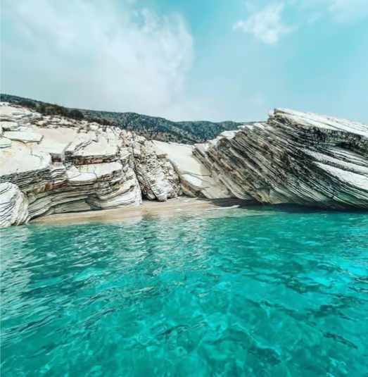 Boat Tours To Hidden Beaches and Caves Free Drinks+Umbrellas
